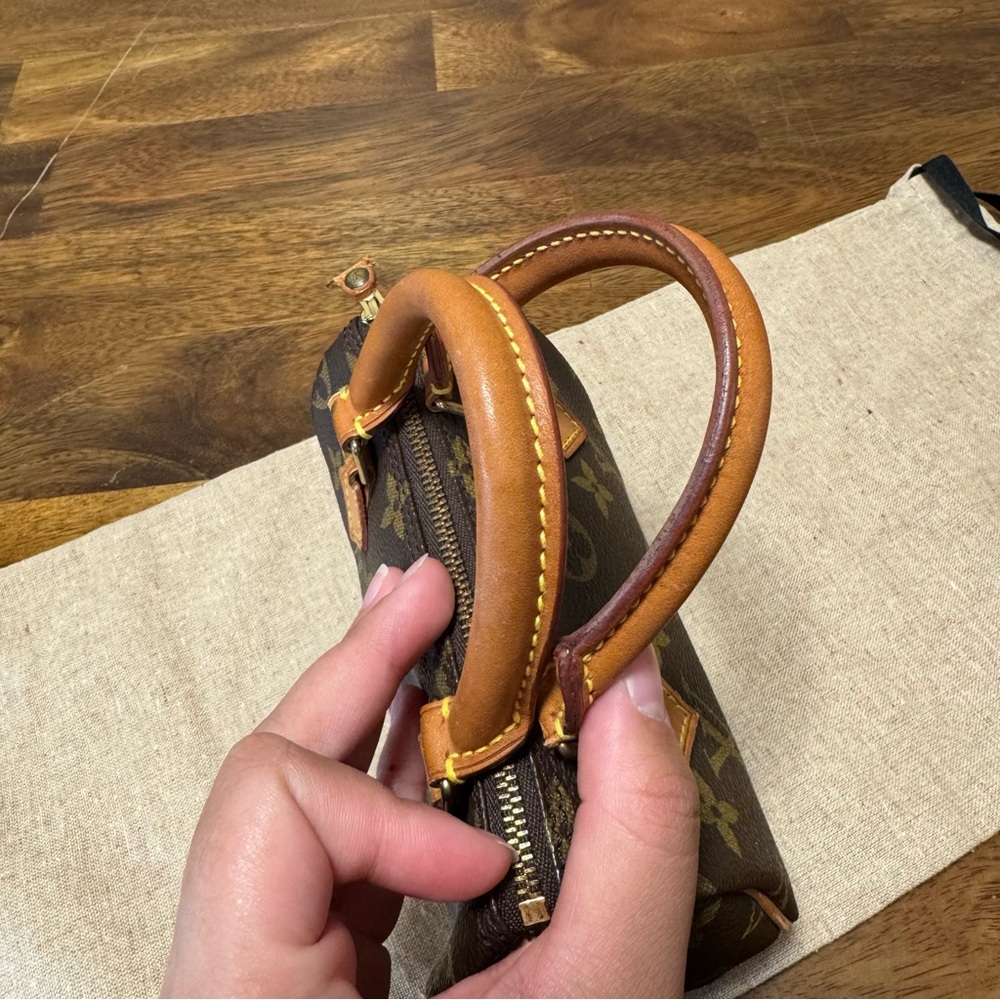 Louis Vuitton Mini Speedy Bag - Picture 8 of 16